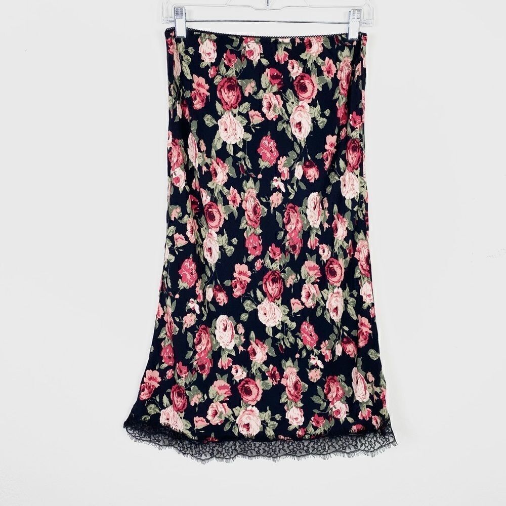 Kimchi Blue Urban Outfitters Black & Pink Floral Lace Trim Skirt - Picture 3 of 6